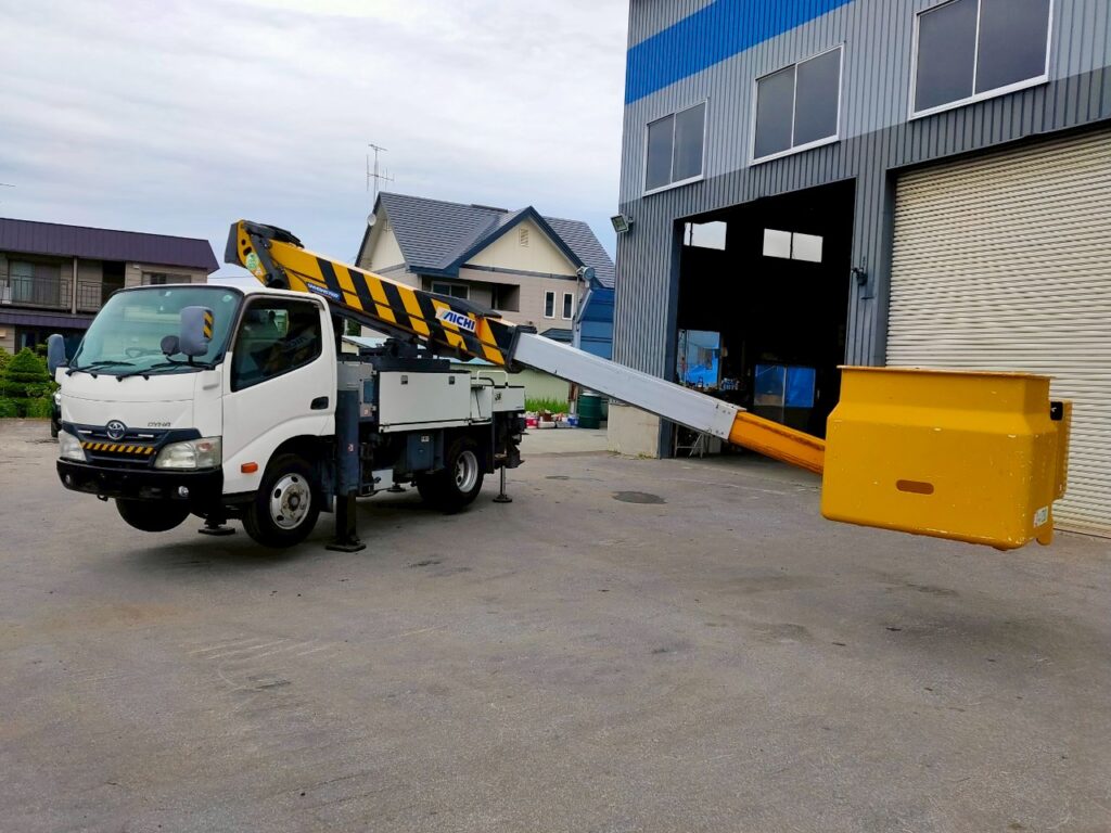平成２５年　ダイナ9.9ｍ高所作業車　★ＦＲＰバケット