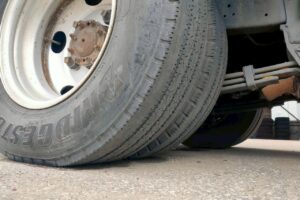 サムネイル: 平成２５年　ダイナ9.9ｍ高所作業車　★ＦＲＰバケット
