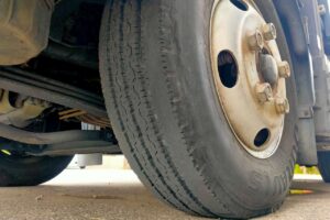 サムネイル: 平成２５年　ダイナ9.9ｍ高所作業車　★ＦＲＰバケット