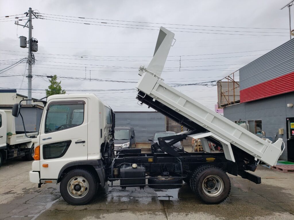 平成25年　日野　レンジャー　４トンダンプ　電動コボレーン付・荷台塗装済！（車検令和7年10月）