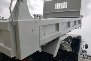サムネイル: 平成25年　日野　レンジャー　４トンダンプ　電動コボレーン付・荷台塗装済！（車検令和7年10月）