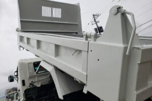 サムネイル: 平成25年　日野　レンジャー　４トンダンプ　電動コボレーン付・荷台塗装済！（車検令和7年10月）