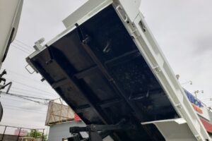 サムネイル: 平成25年　日野　レンジャー　４トンダンプ　電動コボレーン付・荷台塗装済！（車検令和7年10月）