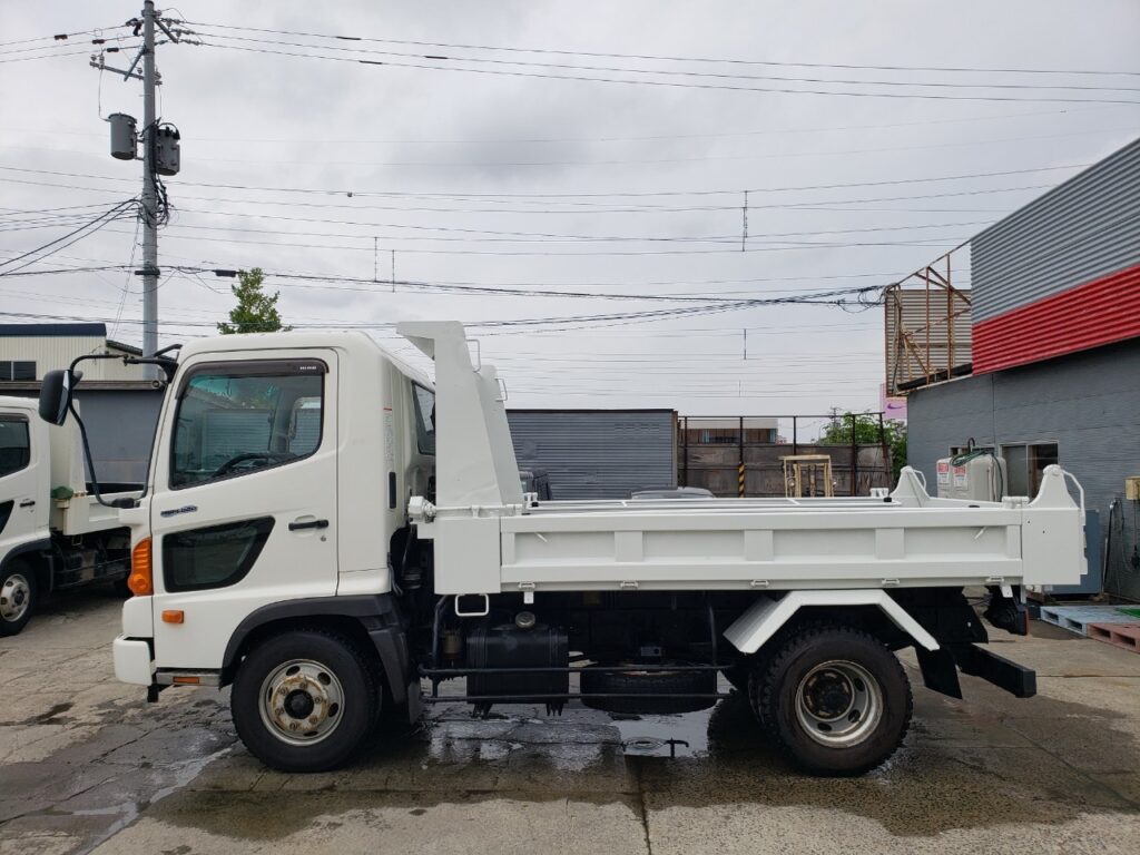 平成25年　日野　レンジャー　４トンダンプ　電動コボレーン付・荷台塗装済！（車検令和7年10月）