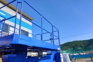 サムネイル: 平成22年　エルフ 12ｍ高所作業車 スーパーデッキ　☆塗装済み！！