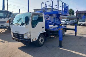 サムネイル: 平成22年　エルフ 12ｍ高所作業車 スーパーデッキ　☆塗装済み！！