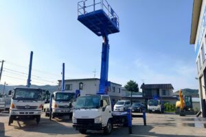 サムネイル: 平成22年　エルフ 12ｍ高所作業車 スーパーデッキ　☆塗装済み！！
