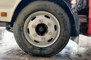サムネイル: 平成22年　エルフ 12ｍ高所作業車 スーパーデッキ