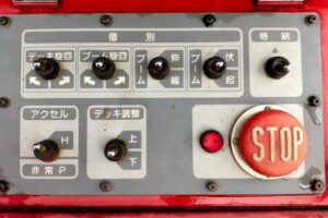 サムネイル: 平成22年　エルフ 12ｍ高所作業車 スーパーデッキ