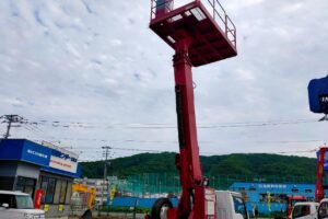 サムネイル: 平成22年　エルフ 12ｍ高所作業車 スーパーデッキ