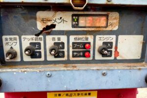 サムネイル: 平成22年　エルフ 12ｍ高所作業車 スーパーデッキ