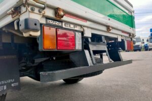 サムネイル: 平成２６年　エルフ１．５トン平　４ＷＤ！！