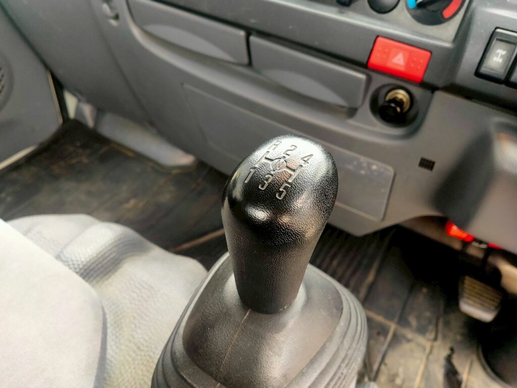 平成２６年　エルフ１．５トン平　４ＷＤ！！