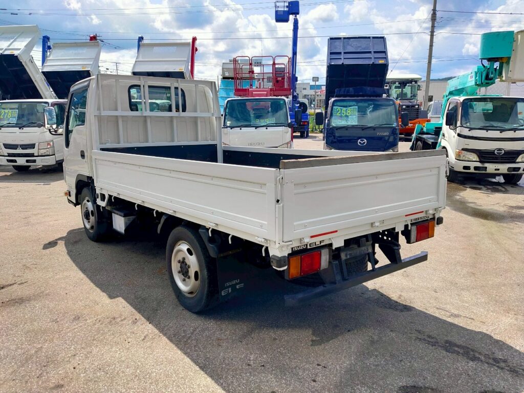 平成２６年　エルフ１．５トン平　４ＷＤ！！
