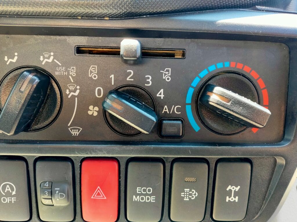 平成29年　デュトロ3トンアルミウイング4WD
