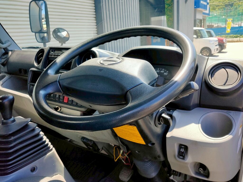 平成29年　デュトロ3トンアルミウイング4WD