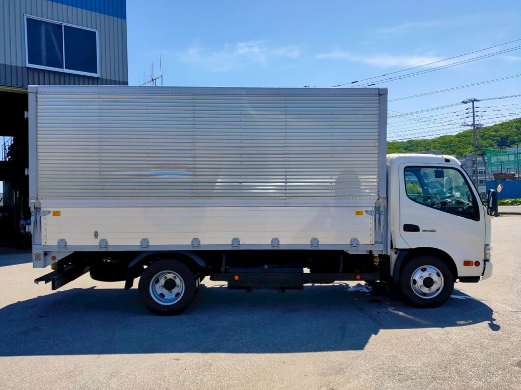 平成29年　デュトロ3トンアルミウイング4WD