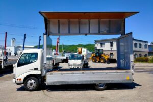 サムネイル: 平成29年　デュトロ3トンアルミウイング4WD