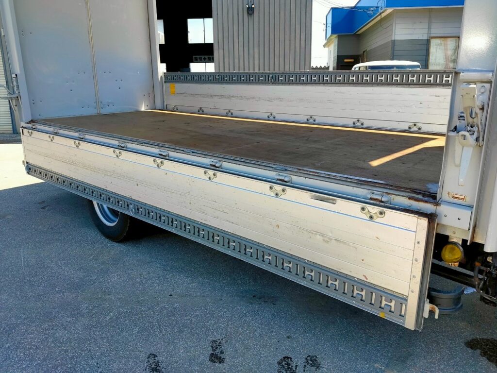 平成29年　デュトロ3トンアルミウイング4WD