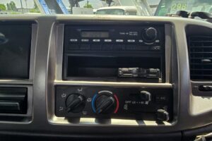 サムネイル: 平成25年　日野　レンジャー　４トン４段クレーンロング　フックイン・ラジコン付・オートマ車（車検1年付）