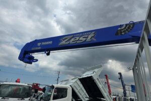 サムネイル: 平成25年　日野　レンジャー　４トン４段クレーンロング　フックイン・ラジコン付・オートマ車（車検1年付）