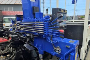 サムネイル: 平成25年　日野　レンジャー　４トン４段クレーンロング　フックイン・ラジコン付・オートマ車（車検1年付）