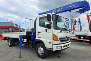 サムネイル: 平成25年　日野　レンジャー　４トン４段クレーンロング　フックイン・ラジコン付・オートマ車（車検1年付）