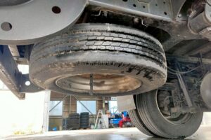 サムネイル: 平成２３年　デュトロ　２トン平　ワイドロング