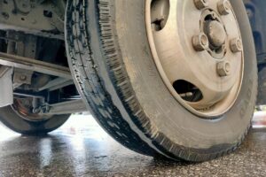 サムネイル: 平成２３年　デュトロ　２トン平　ワイドロング