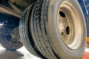 サムネイル: 平成２３年　デュトロ　２トン平　ワイドロング