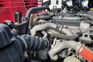 サムネイル: 平成28年　いすゞ　フォワード　４トン４段クレーンロング　フックイン・ラジコン付（車検1年付）