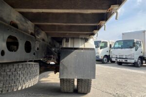 サムネイル: 平成28年　いすゞ　フォワード　４トン４段クレーンロング　フックイン・ラジコン付（車検1年付）