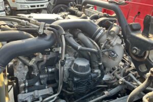 サムネイル: 平成28年　いすゞ　フォワード　４トン４段クレーンロング　フックイン・ラジコン付（車検1年付）