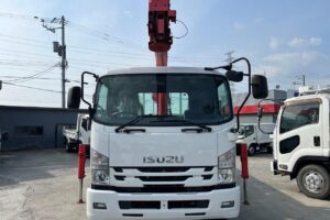 サムネイル: 平成28年　いすゞ　フォワード　４トン４段クレーンロング　フックイン・ラジコン付（車検1年付）