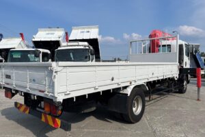 サムネイル: 平成28年　いすゞ　フォワード　４トン４段クレーンロング　フックイン・ラジコン付（車検1年付）