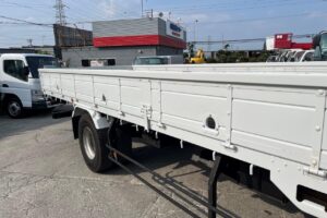 サムネイル: 平成28年　いすゞ　フォワード　４トン４段クレーンロング　フックイン・ラジコン付（車検1年付）