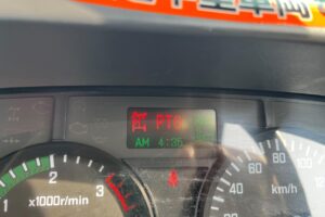 サムネイル: 平成28年　いすゞ　フォワード　４トン４段クレーンロング　フックイン・ラジコン付（車検1年付）