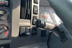 サムネイル: 平成28年　いすゞ　フォワード　４トン４段クレーンロング　フックイン・ラジコン付（車検1年付）