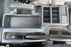 サムネイル: 平成28年　いすゞ　フォワード　４トン４段クレーンロング　フックイン・ラジコン付（車検1年付）