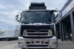 サムネイル: 平成25年　クオン大型ダンプ　検令和8年1月　電動コボレーン　走行52.2万キロ　７MT　フル装備　冷蔵庫付
