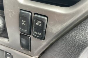 サムネイル: 平成25年　クオン大型ダンプ　検令和8年1月　電動コボレーン　走行52.2万キロ　７MT　フル装備　冷蔵庫付