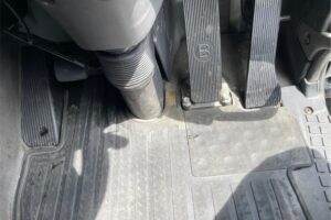 サムネイル: 平成25年　クオン大型ダンプ　検令和8年1月　電動コボレーン　走行52.2万キロ　７MT　フル装備　冷蔵庫付