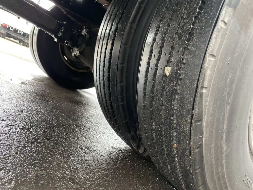 平成19年　ファイター3.7トン3段クレーン深ダンプ　ラジコン　検令和8年6月　走行4.5万キロ