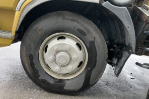 サムネイル: 平成19年　ファイター3.7トン3段クレーン深ダンプ　ラジコン　検令和8年6月　走行4.5万キロ
