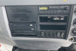 サムネイル: 平成19年　ファイター3.7トン3段クレーン深ダンプ　ラジコン　検令和8年6月　走行4.5万キロ