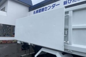 サムネイル: 平成19年　ファイター増トン3段クレーン深ダンプ　ラジコン　全塗装済み　検令和8年6月