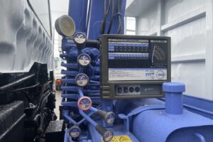 サムネイル: 平成19年　ファイター増トン3段クレーン深ダンプ　ラジコン　全塗装済み　検令和8年6月