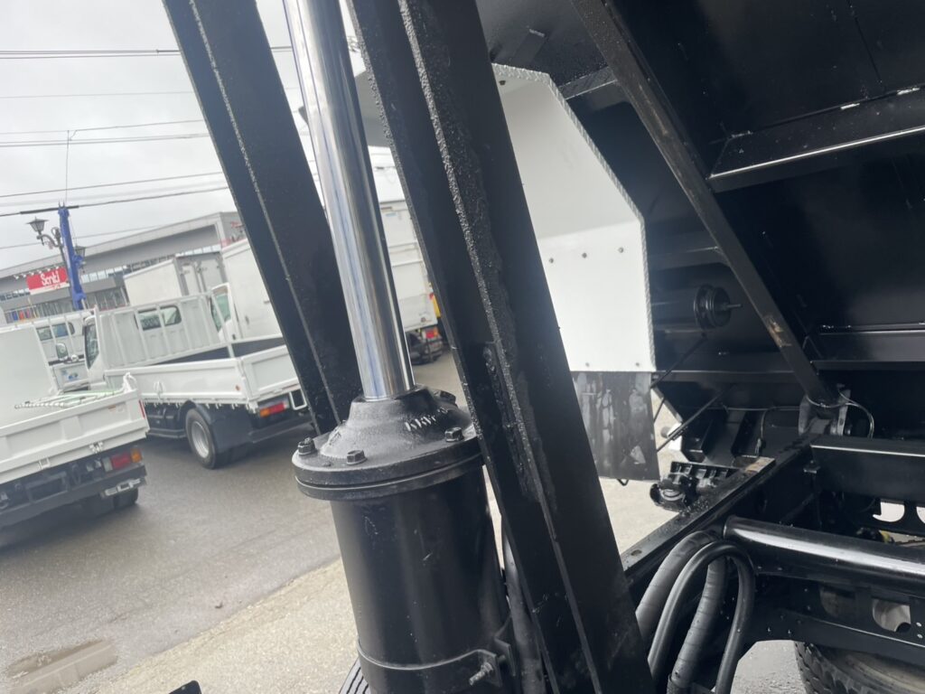 平成19年　ファイター増トン3段クレーン深ダンプ　ラジコン　全塗装済み　検令和8年6月