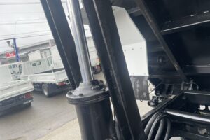 サムネイル: 平成19年　ファイター増トン3段クレーン深ダンプ　ラジコン　全塗装済み　検令和8年6月