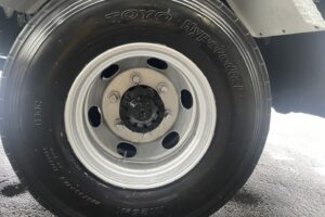 サムネイル: 平成19年　ファイター増トン3段クレーン深ダンプ　ラジコン　全塗装済み　検令和8年6月